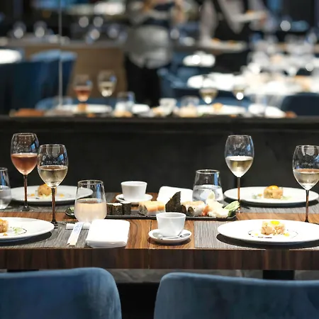 Paloma Perissia Side