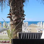 Paloma Perissia Side